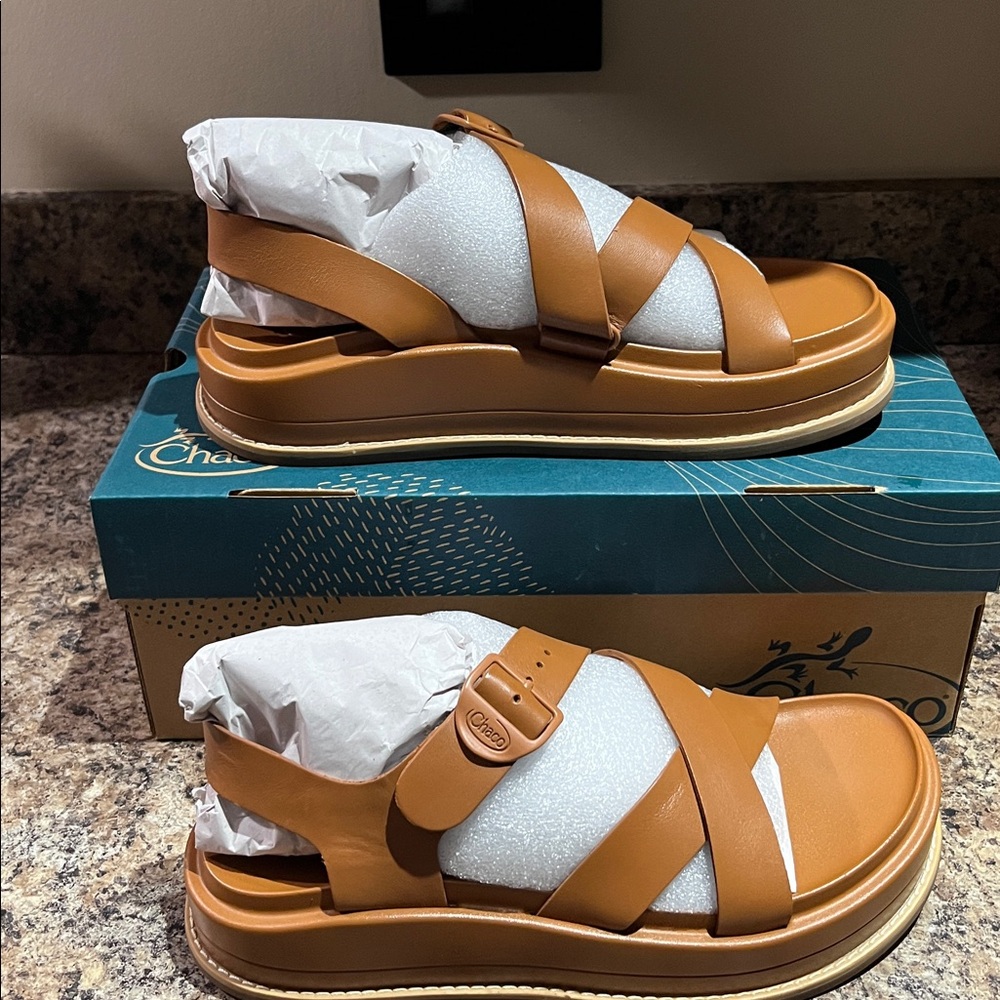 Chaco Townes Midform Leather Sandal - Picture 7 of 10